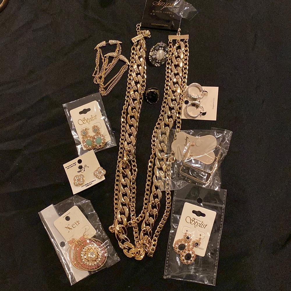 Assorted fashion jewelry by Stylist, Nett and assorted